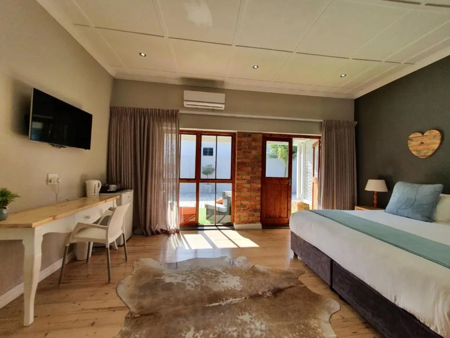 Two Fat Owls Guesthouse