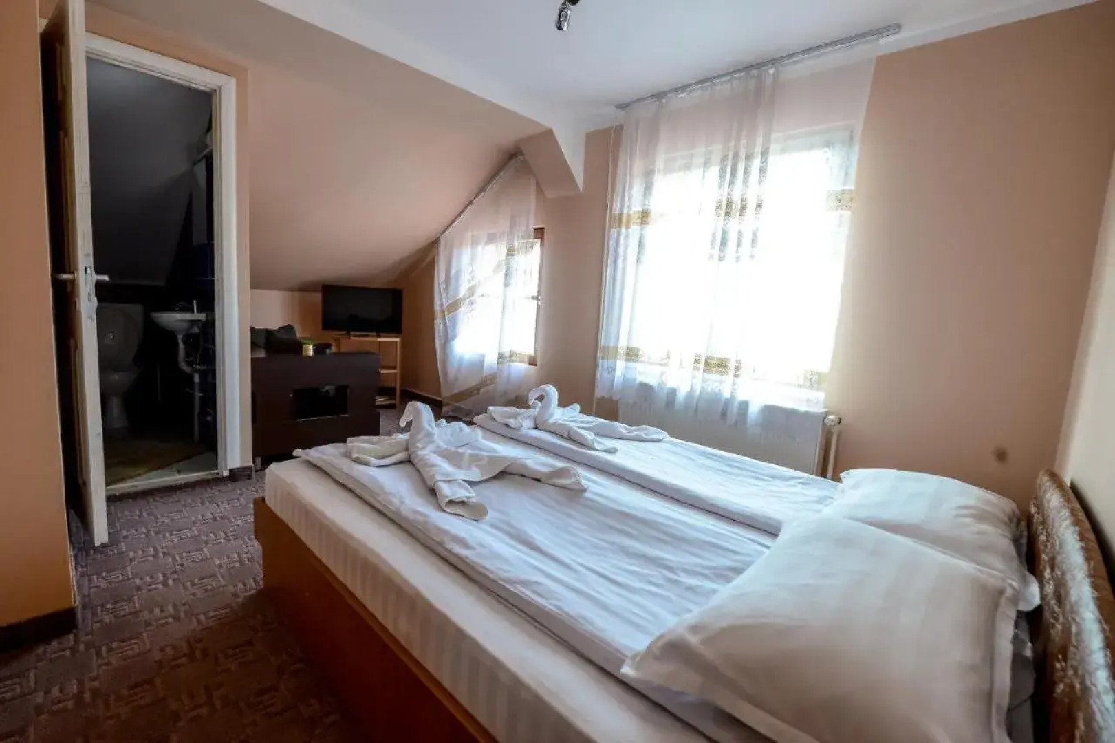 Hostel Roata Cu Noroc