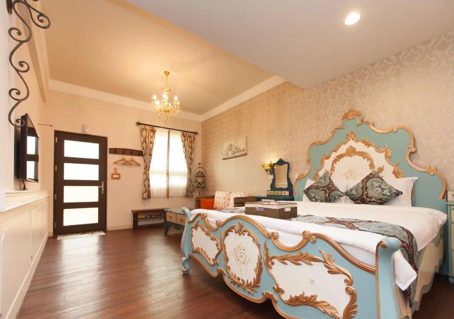 The Anderson Manor Hotel