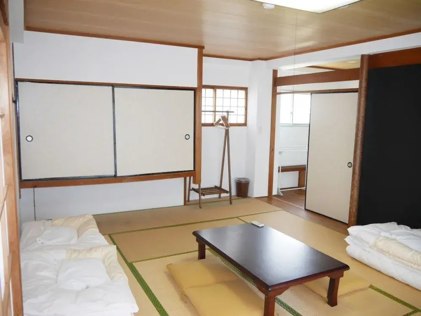 J-Hoppers Lake Biwa Guesthouse