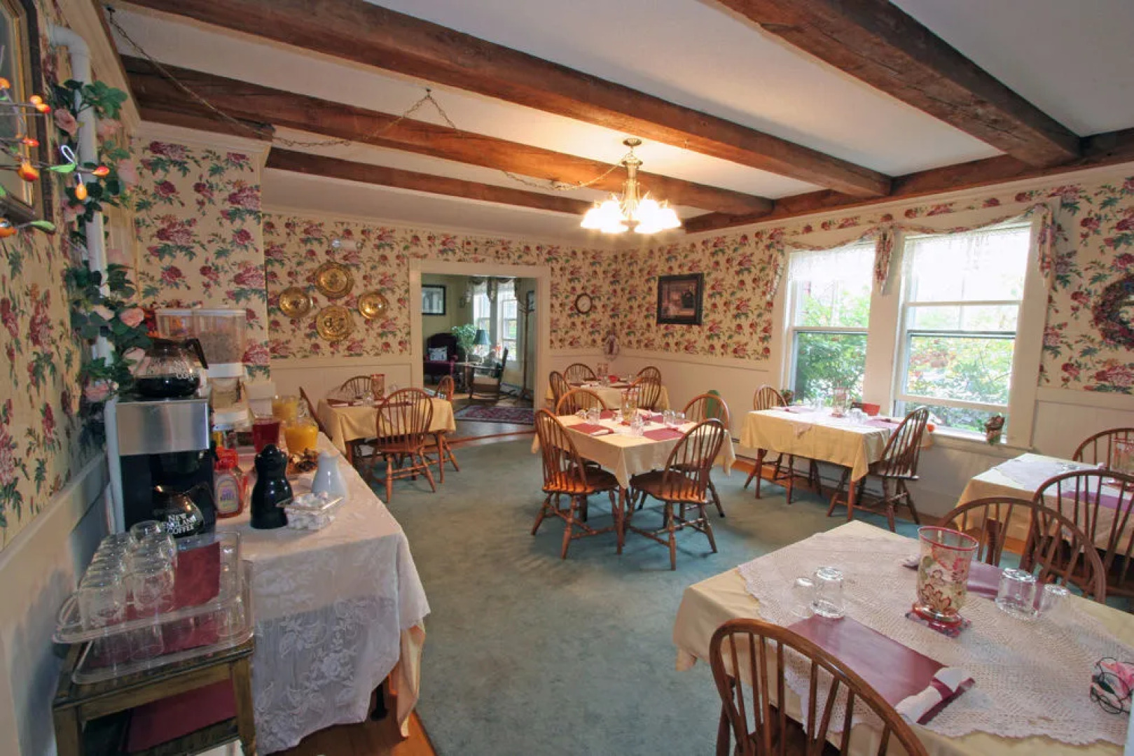 Old Red Inn & Cottages