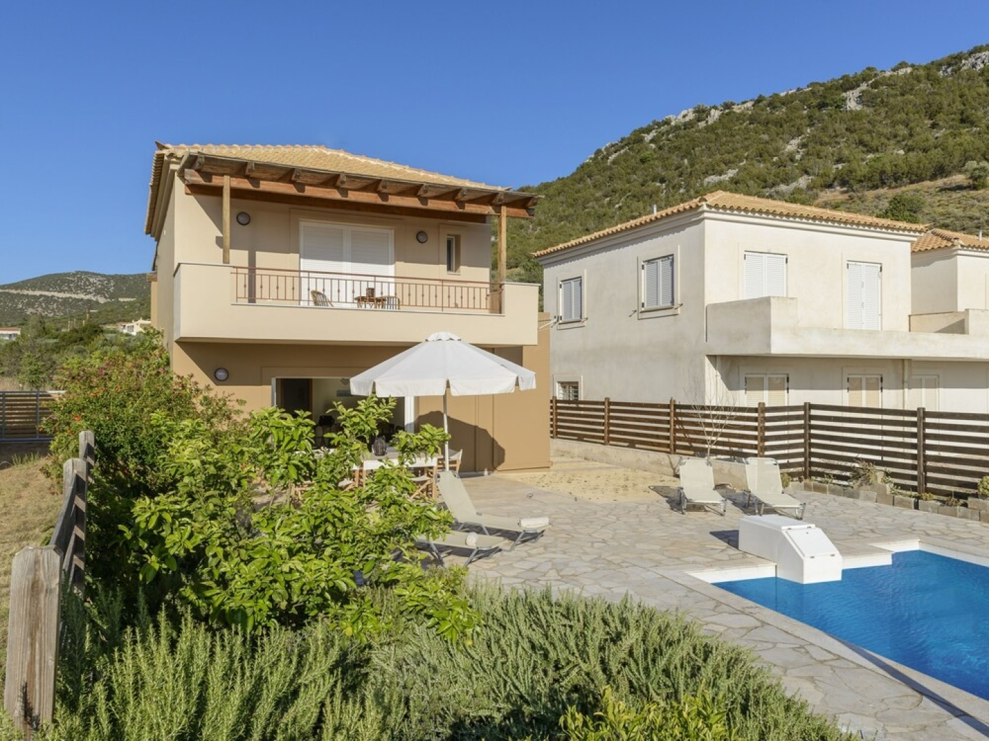 Porto Aqua Vista - Premium Seaside Villa w/ pool