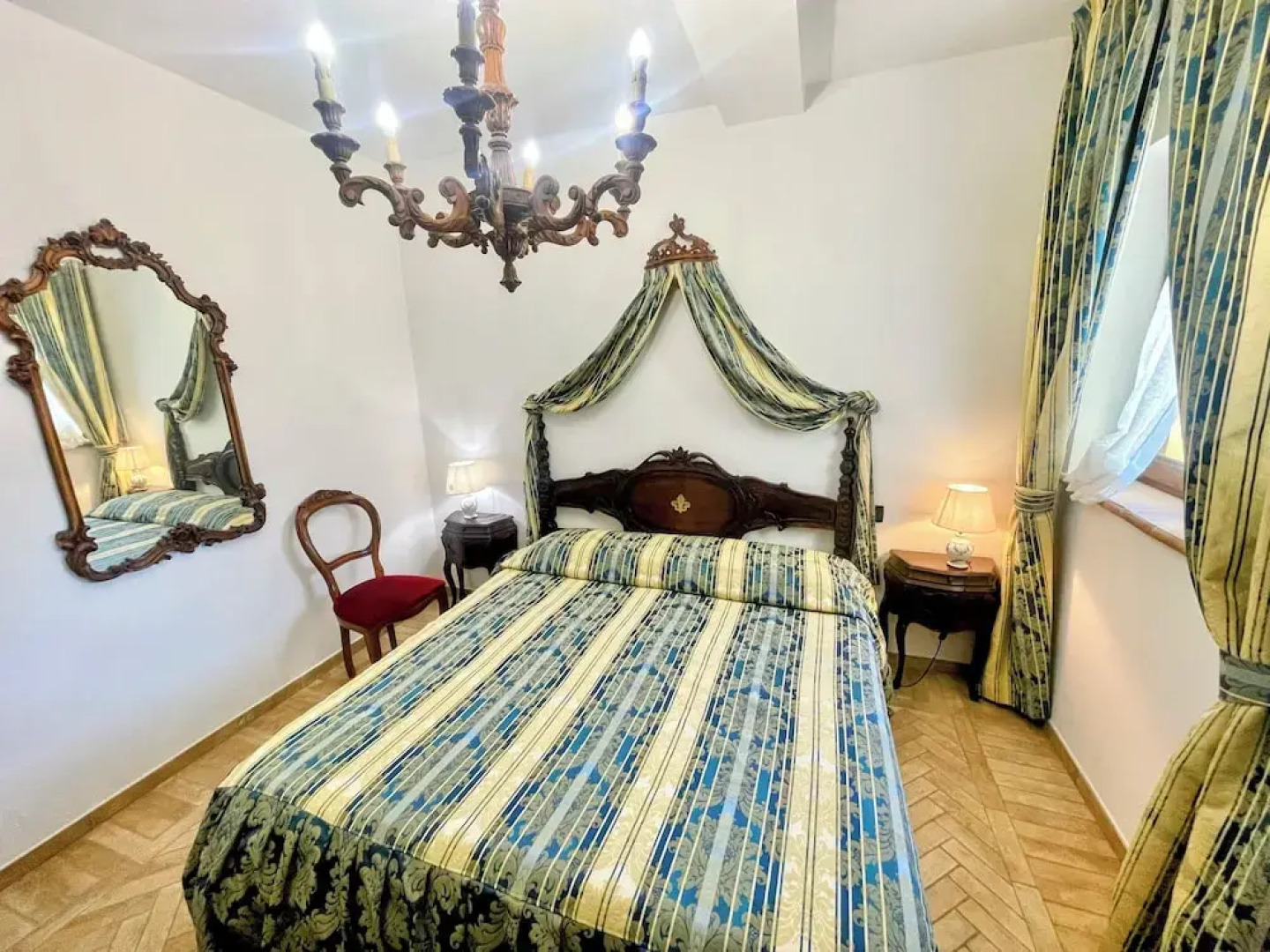 Charming Villa in Umbria - Sleeps 16 - Lake View - Pool, Jacuzzi and Events Room