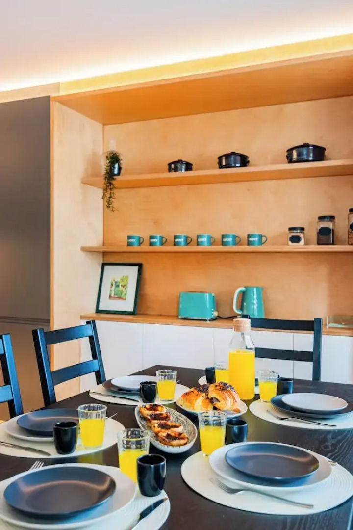 Oeiras Spacious and Coastal Flat