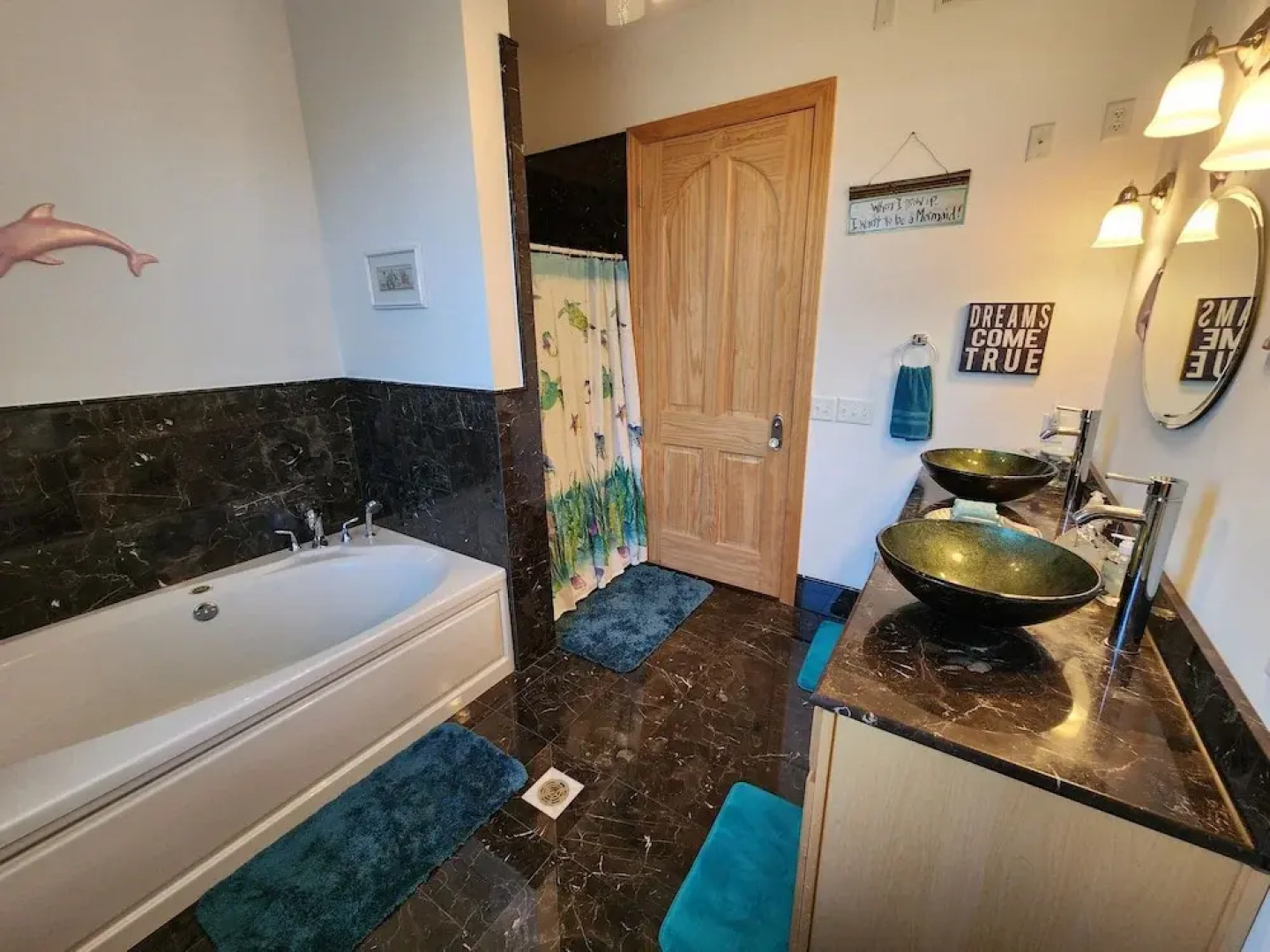 The Starlight Tower Ocean Breeze Suite 1 Bedroom Apartment Hotel by RedAwning