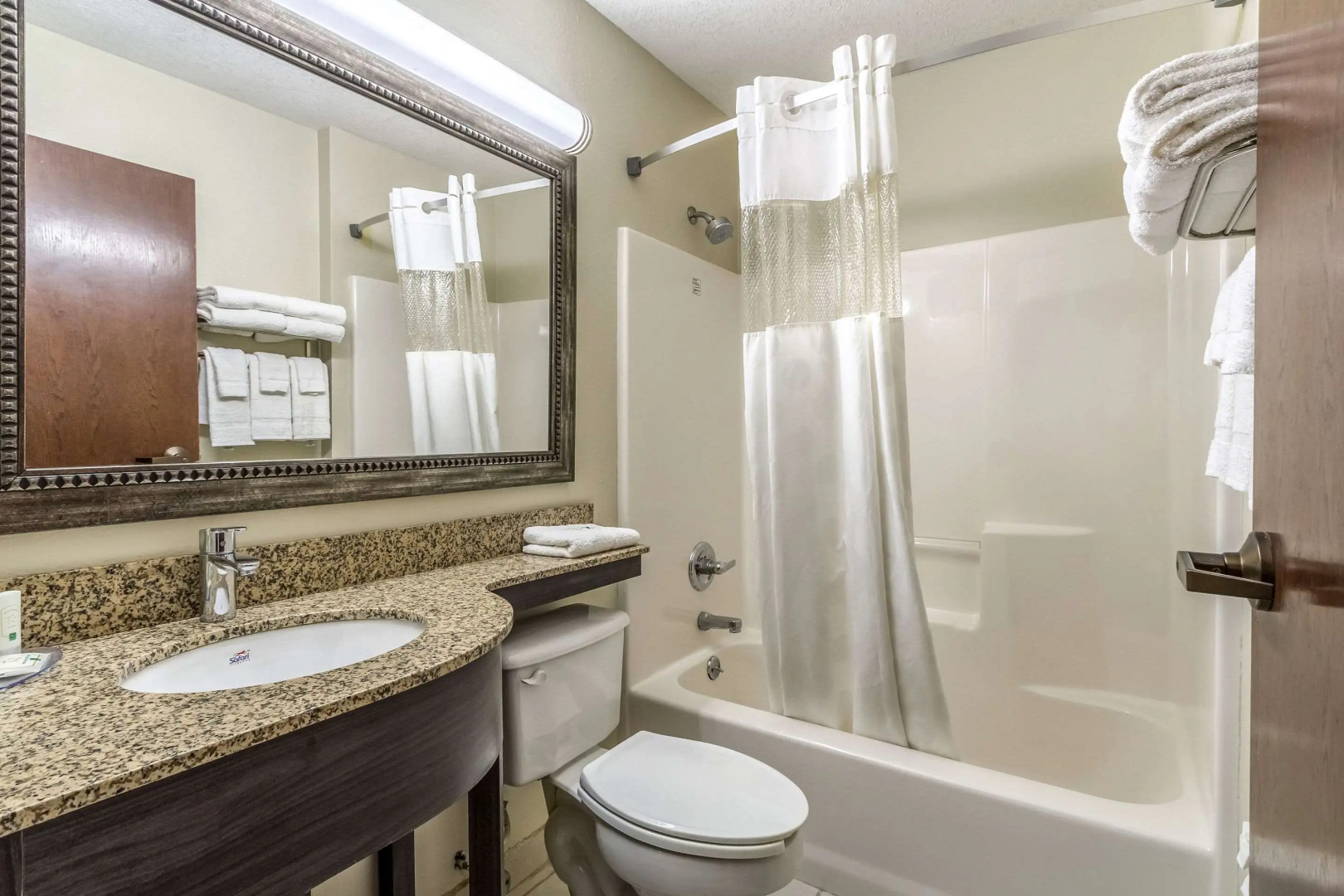 Quality Inn & Suites North Lima - Boardman