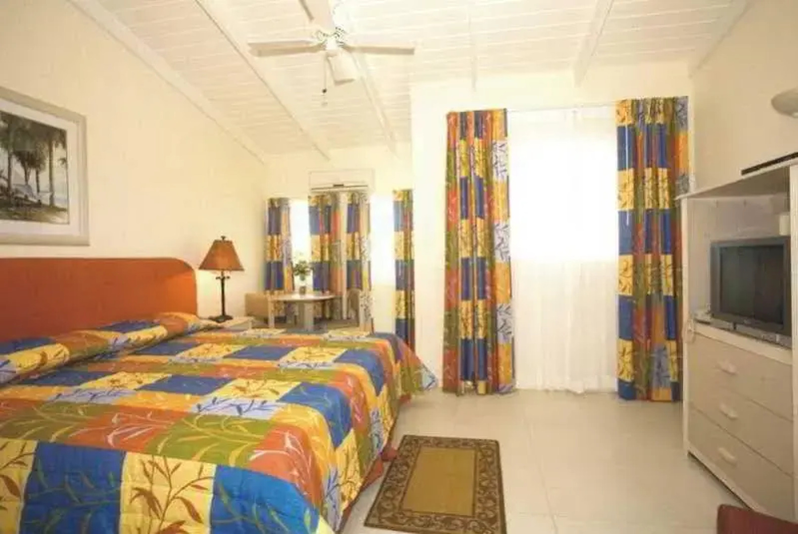 Tropical Winds Apartment Hotel