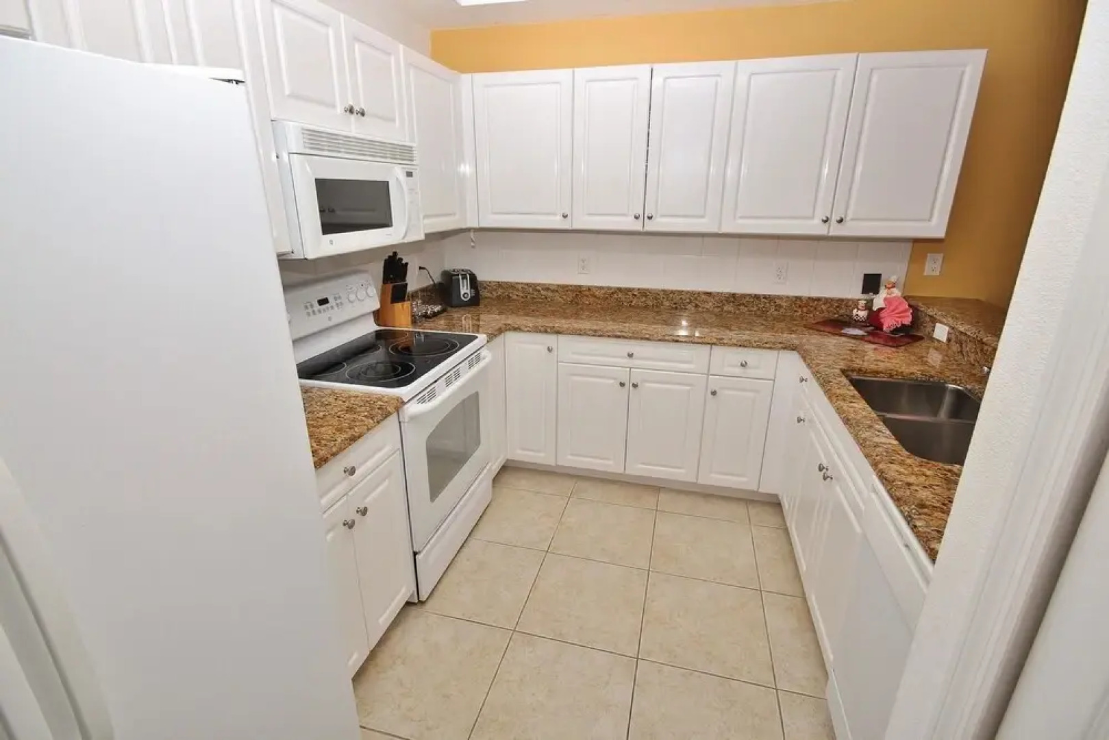 Oceanwalk 9-503 Apartment 3