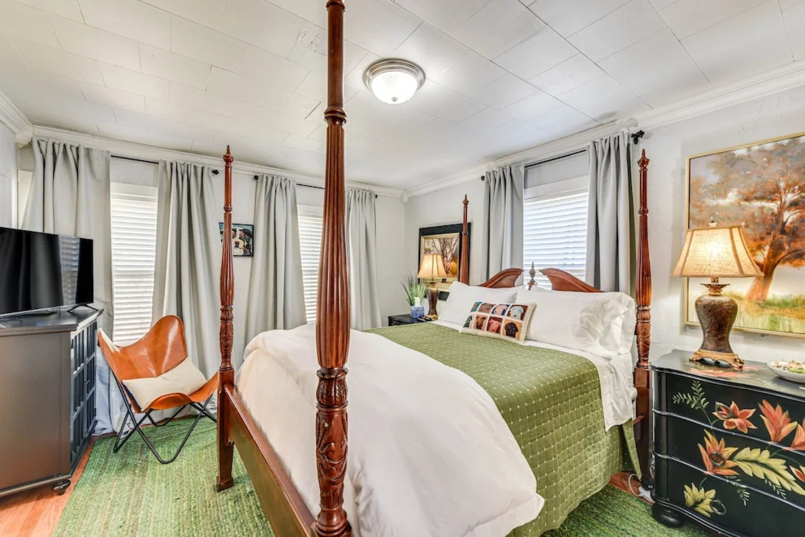 'the Farmhouse' in Fort Lawn w/ Fire Pit & Deck!