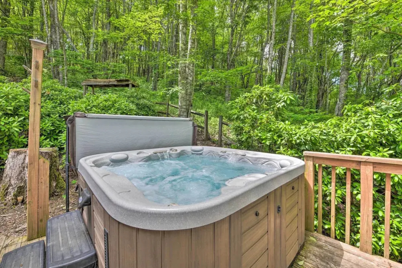 Luxe Lodge Near Smoky Mountains: Views & Hot Tub!