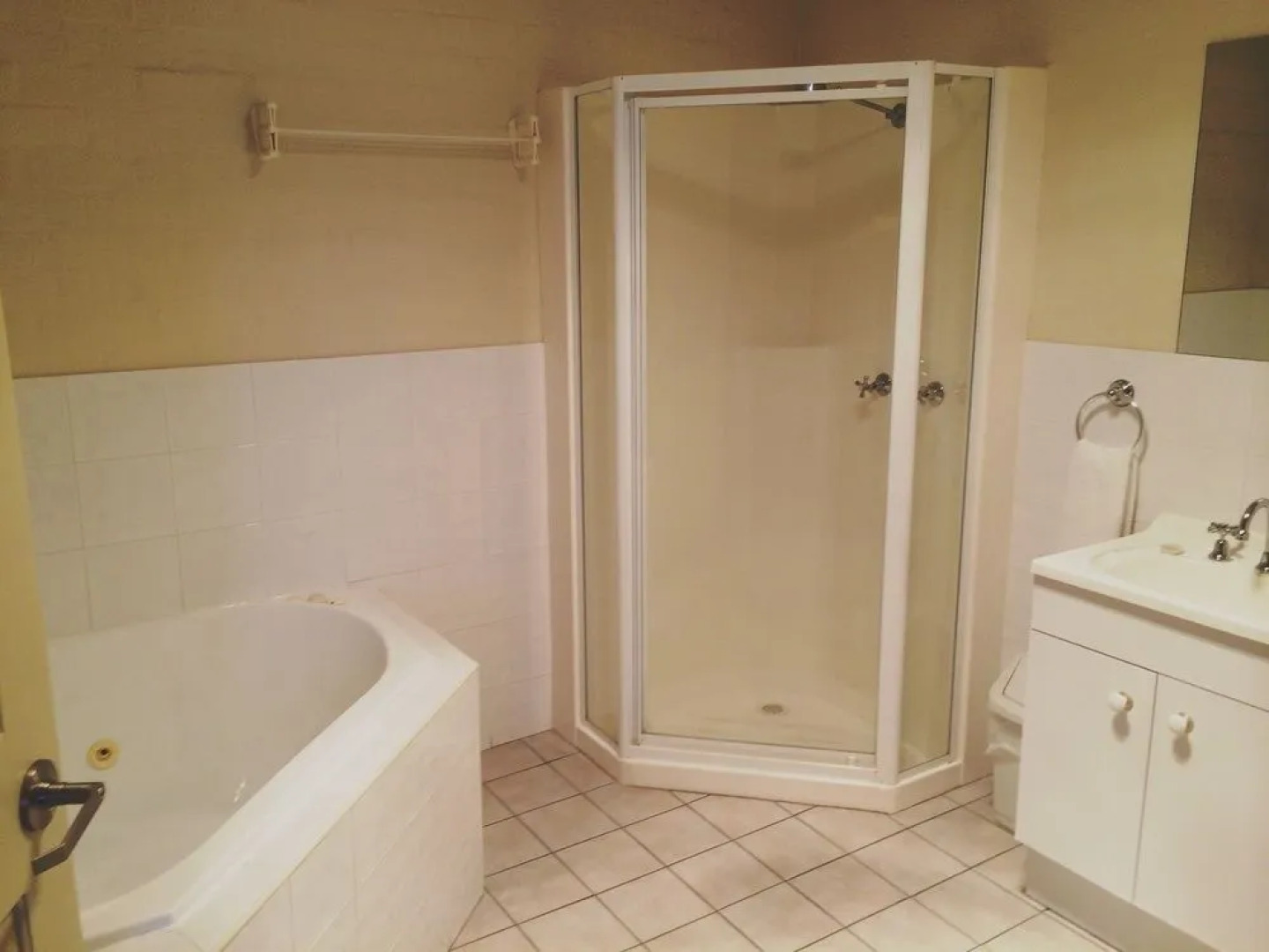 Heritage House Motel & Units