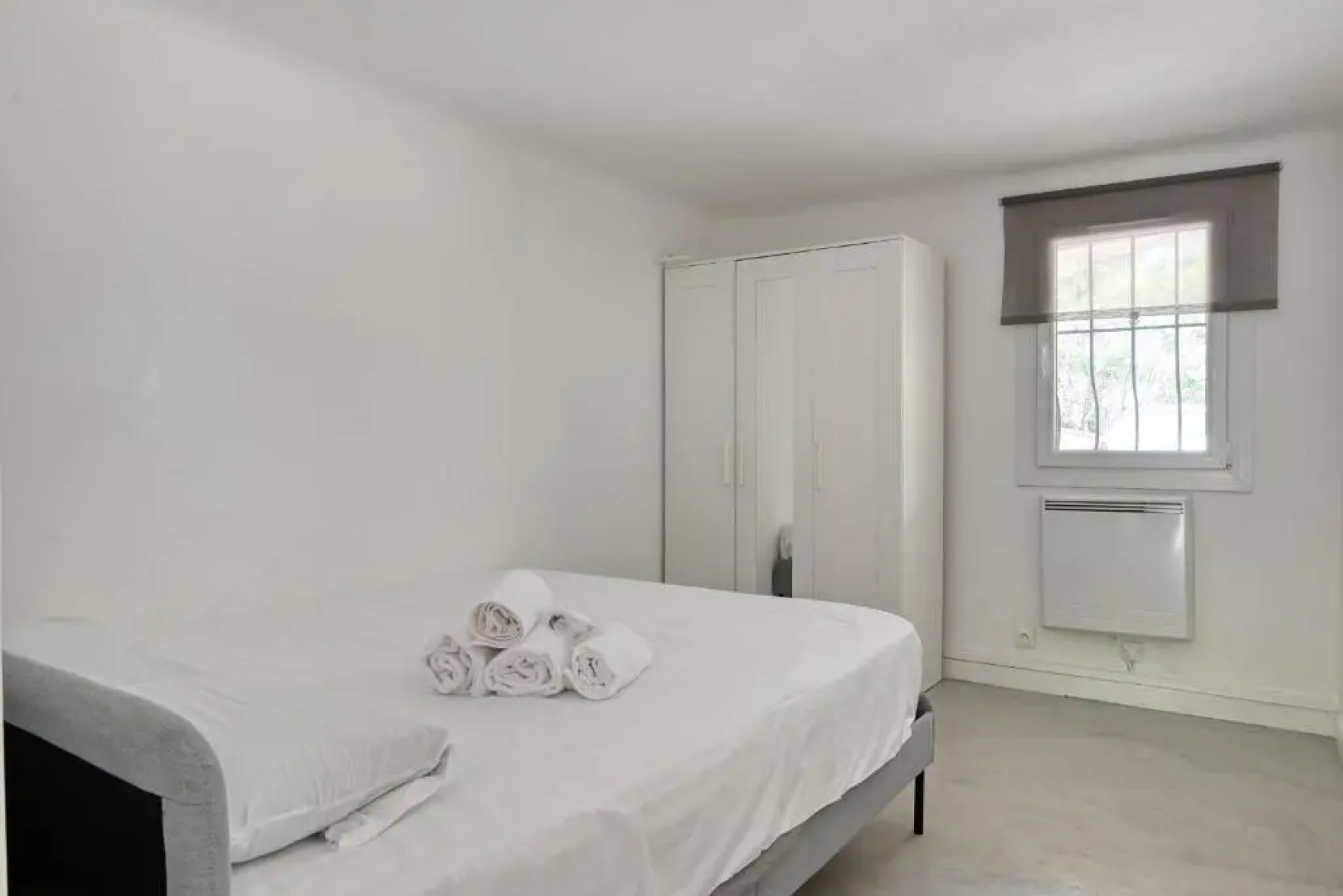 Spacious apartment in a villa with terrace and garden in Ventabren