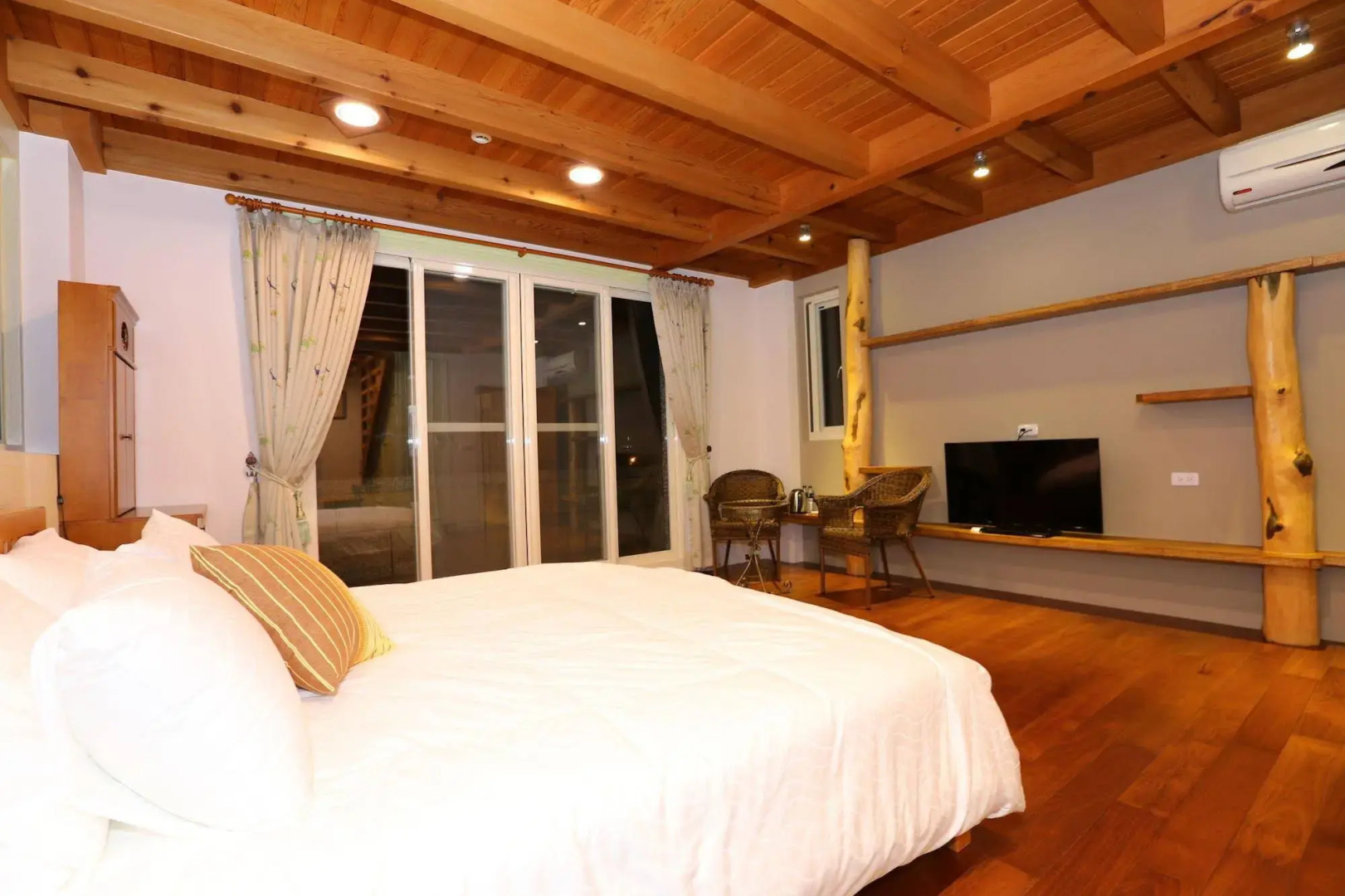 Happy Happy Okgo B&B