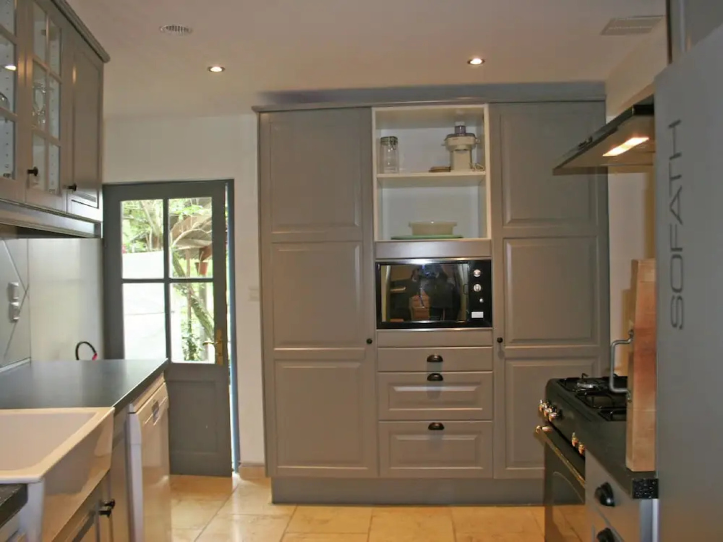 Beautiful Mansion With Views of Mont Ventoux and With Fenced Private Pool