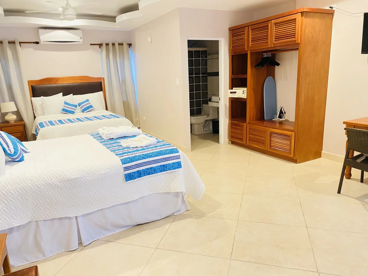 La Isla Resort