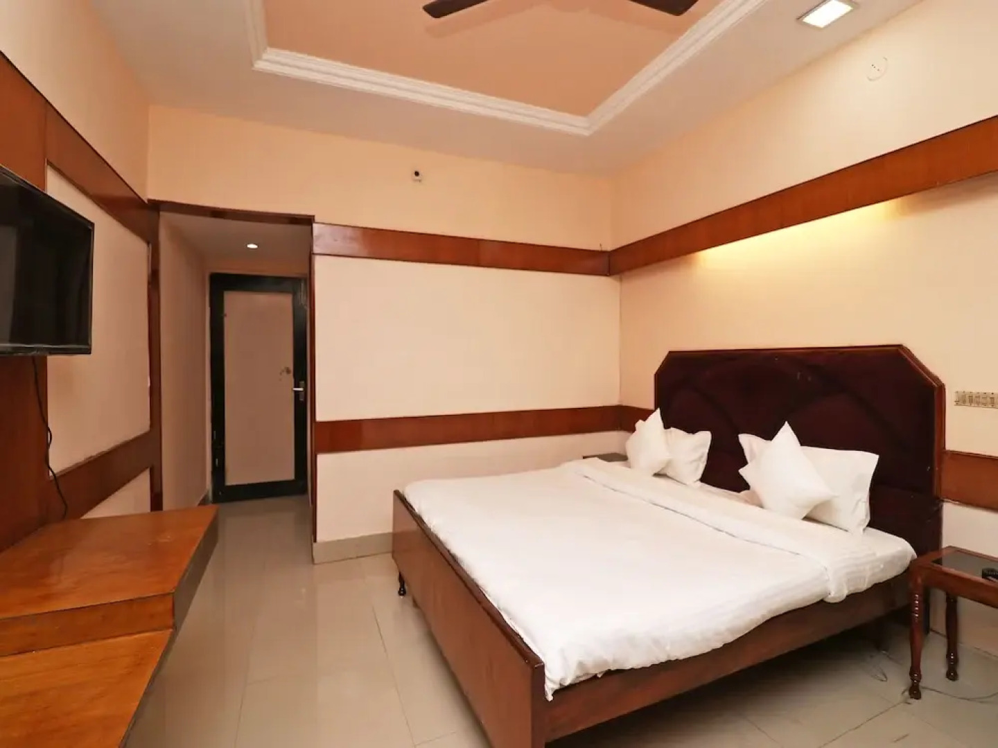 SPOT ON 37002 Hotel Natraj