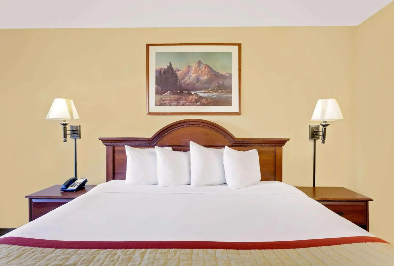 Pinedale Hotel & Suites