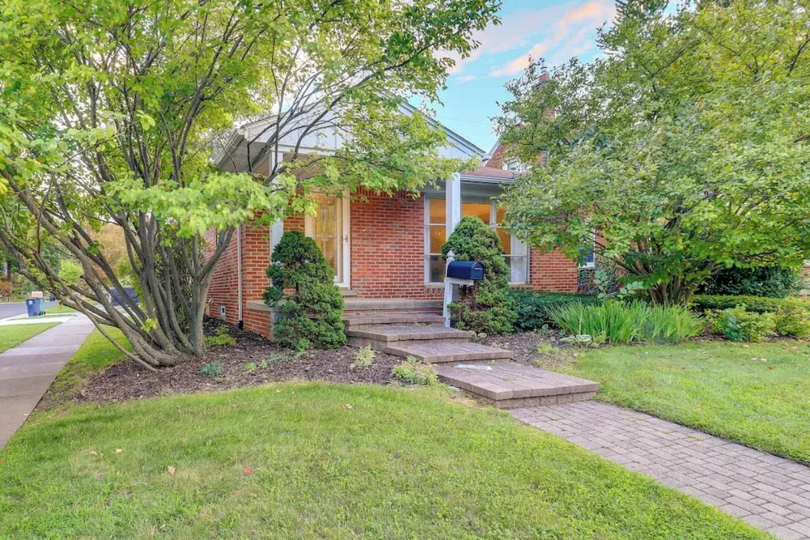 Royal Oak Home: 13 Mi to Downtown Detroit