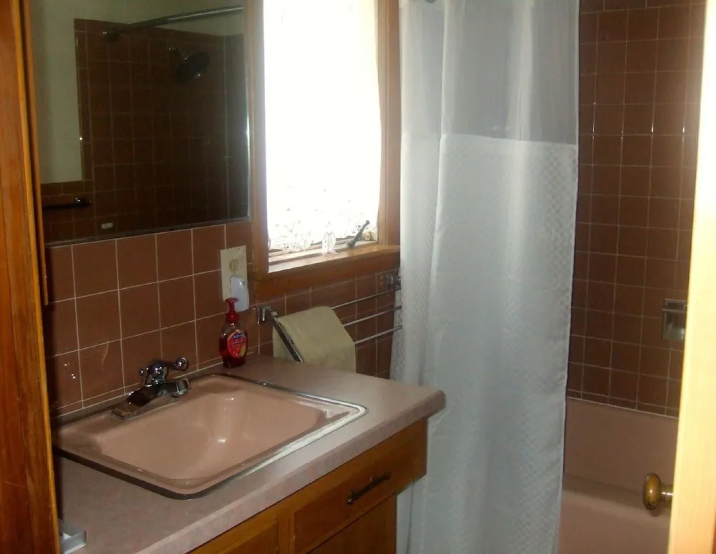 Loya's Little House Bed & Breakfast