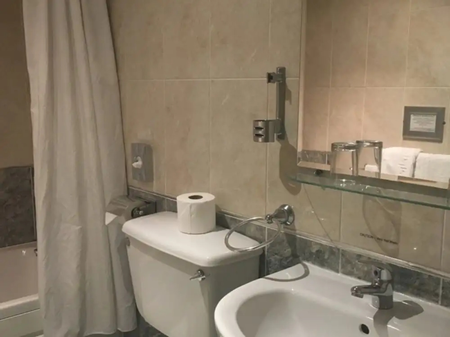 Chequers Hotel & Restaurant