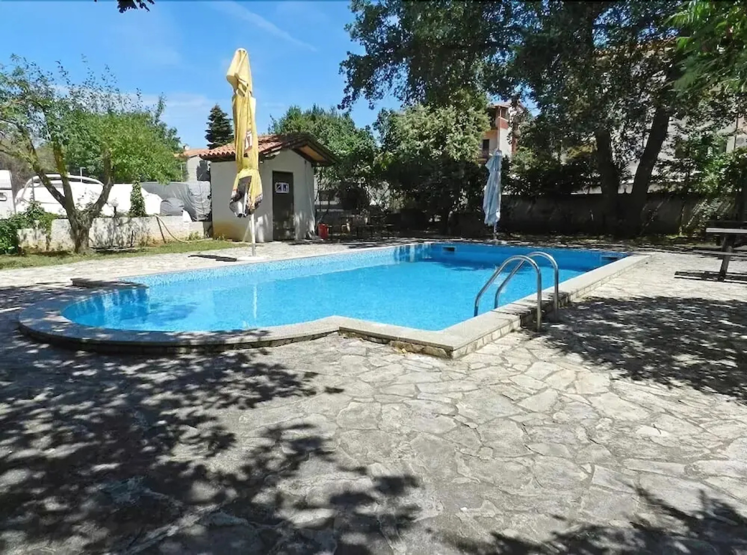 Hotel Hilde Yellow House