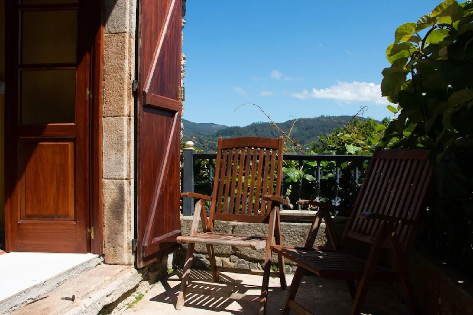 Apartment With 2 Bedrooms in Viveiro, With Wonderful Mountain View, Enclosed Garden and Wifi Near the Beach