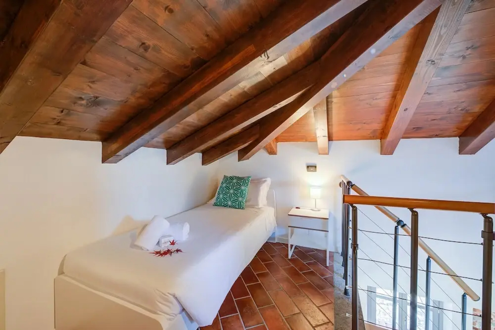 La Voce Del Lago Pied Dans L' Eau