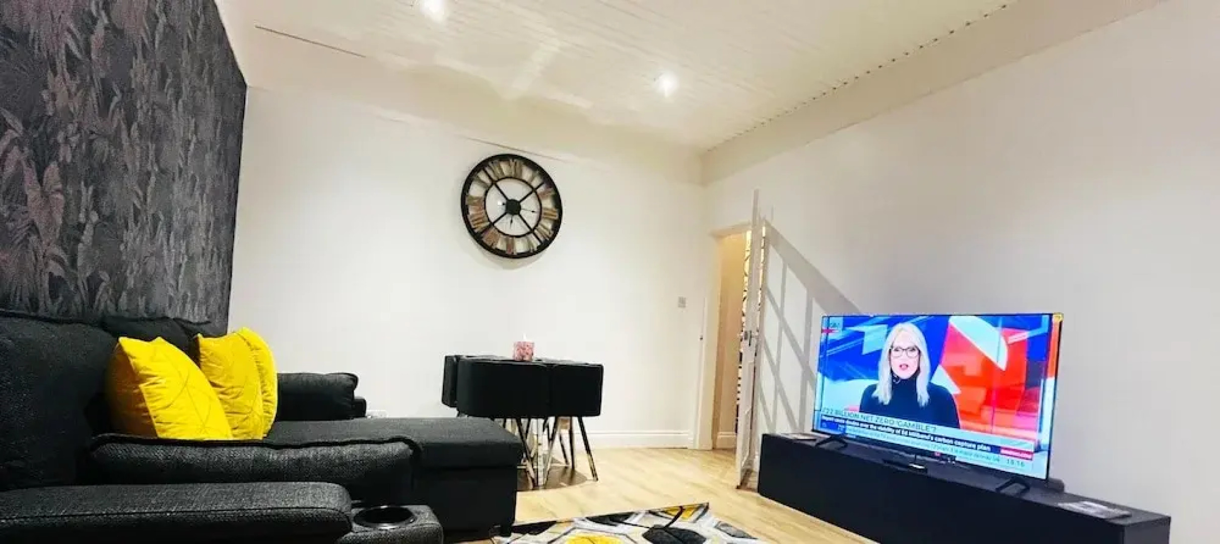 Luxury Entire Holiday Apartment - Self Checkin & Checkout