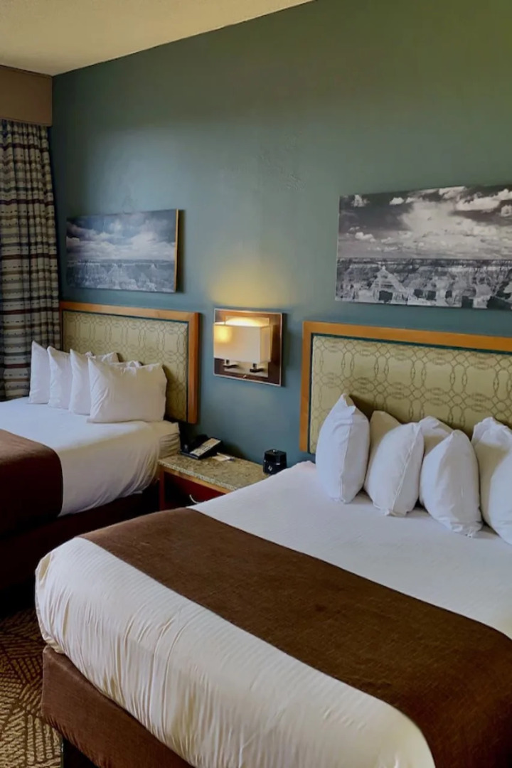 Thunderbird Lodge - Inside the Park