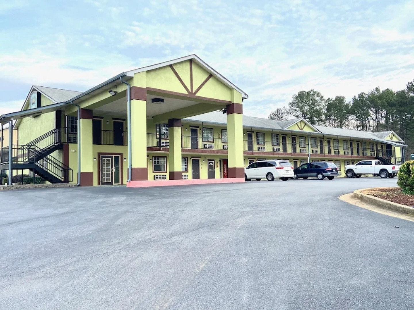 Ashwood Inn & Suites