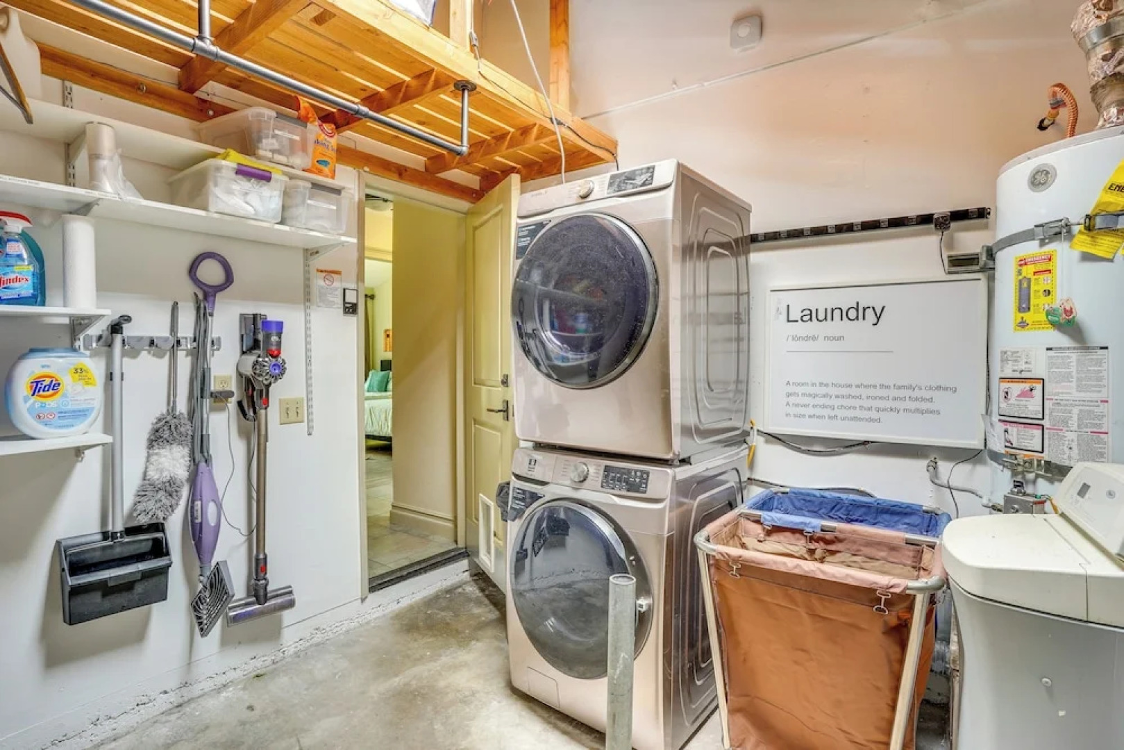 Lovely Tustin Home w/ Outdoor Kitchen: 3 Mi to Zoo