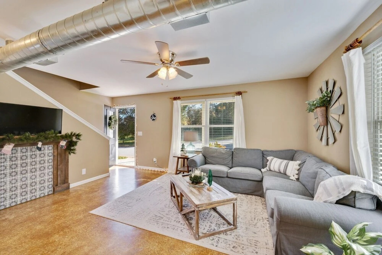 The Holly House In Downtown Demorest 2 Bedroom Home by Redawning