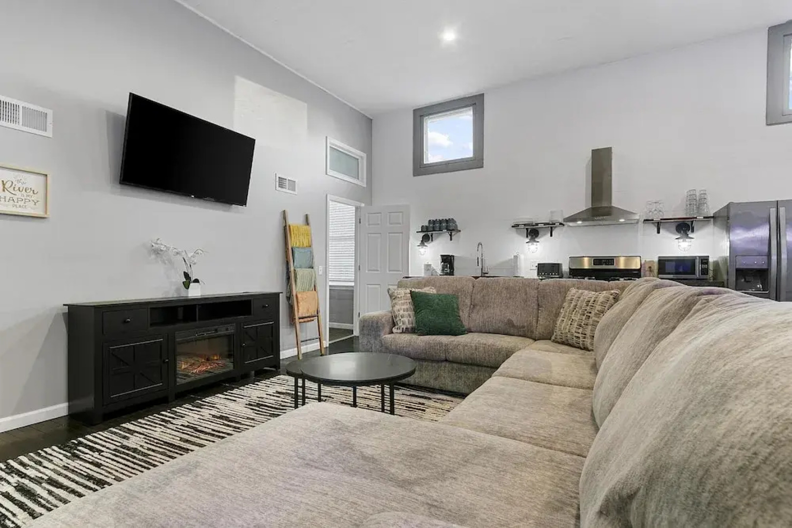 The Waterfront - Waterslide Game Room Sleeps 26