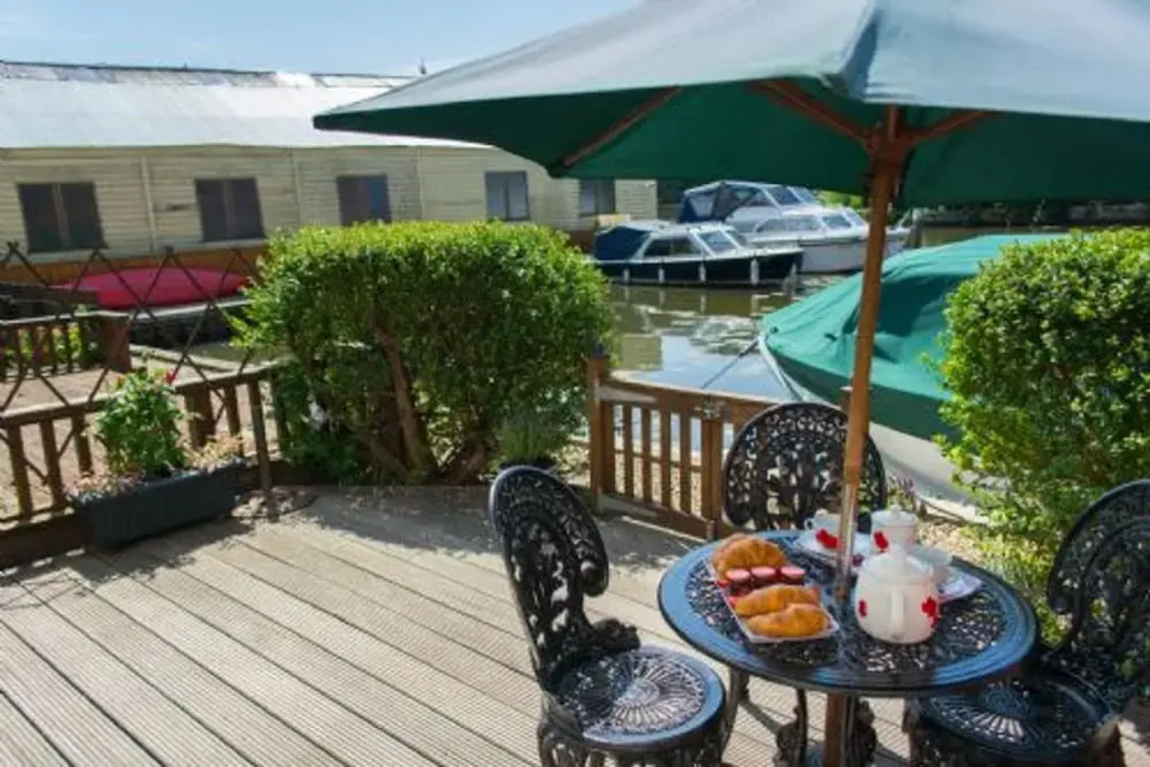 Host Stay Quayside Cottage