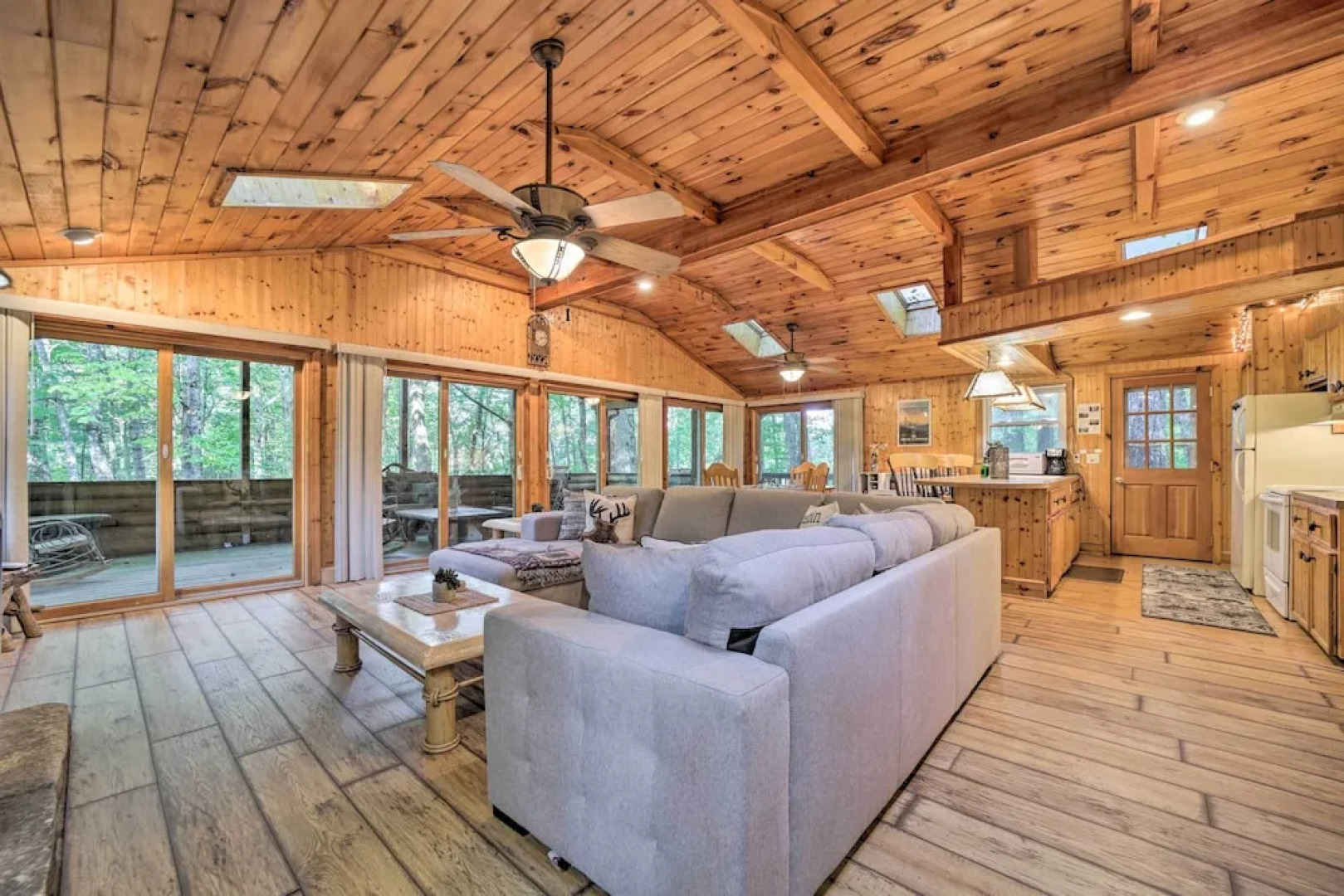 Fire Pit & Grill: Cozy Cabin in Lake Toxaway!