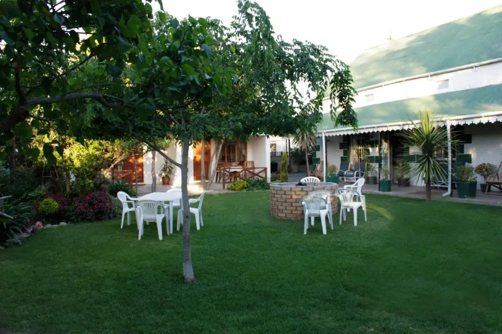 Robertson Backpackers