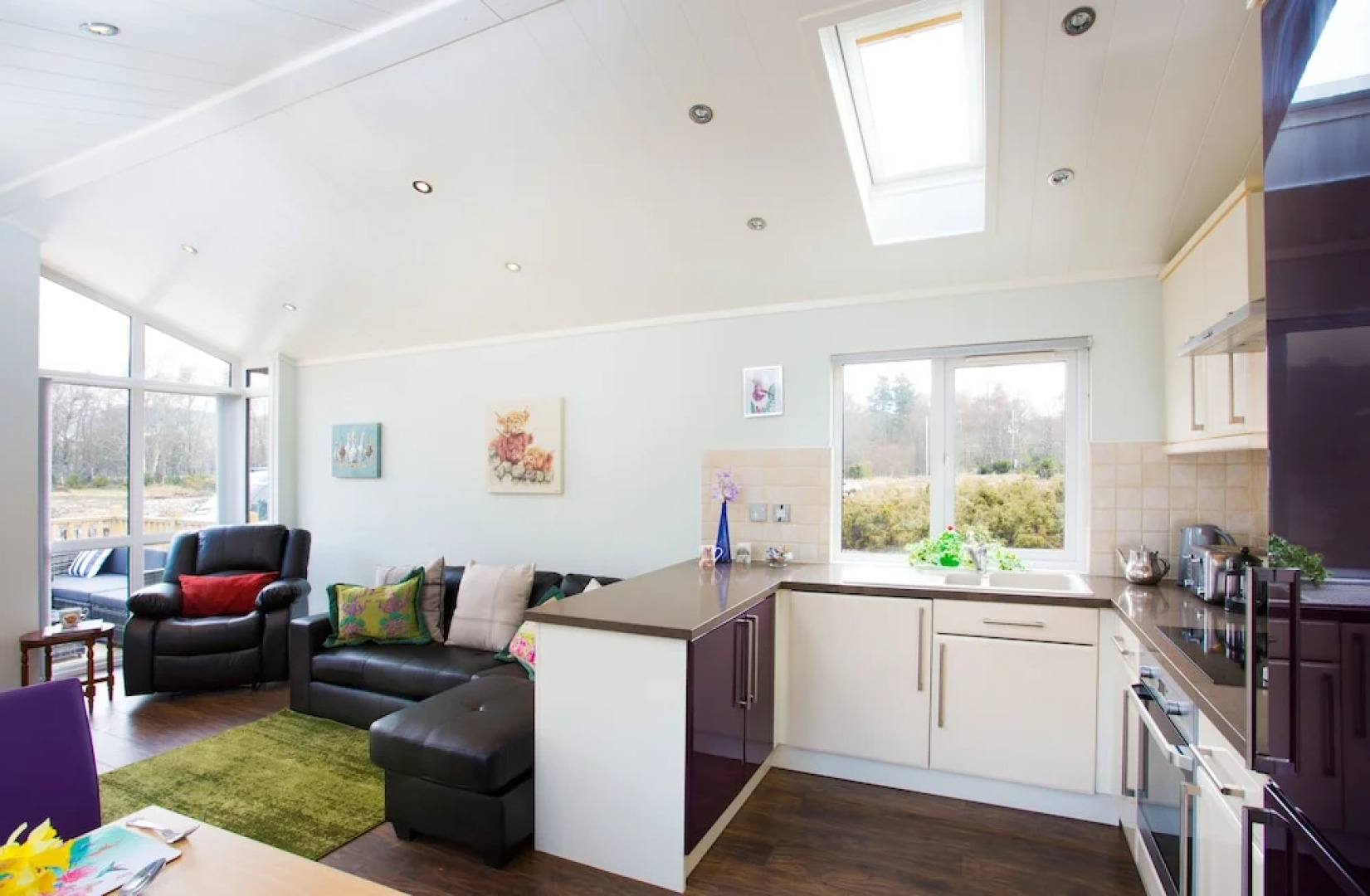 2-bed Cottage With Hot Tub at Loch Achilty, Nc500