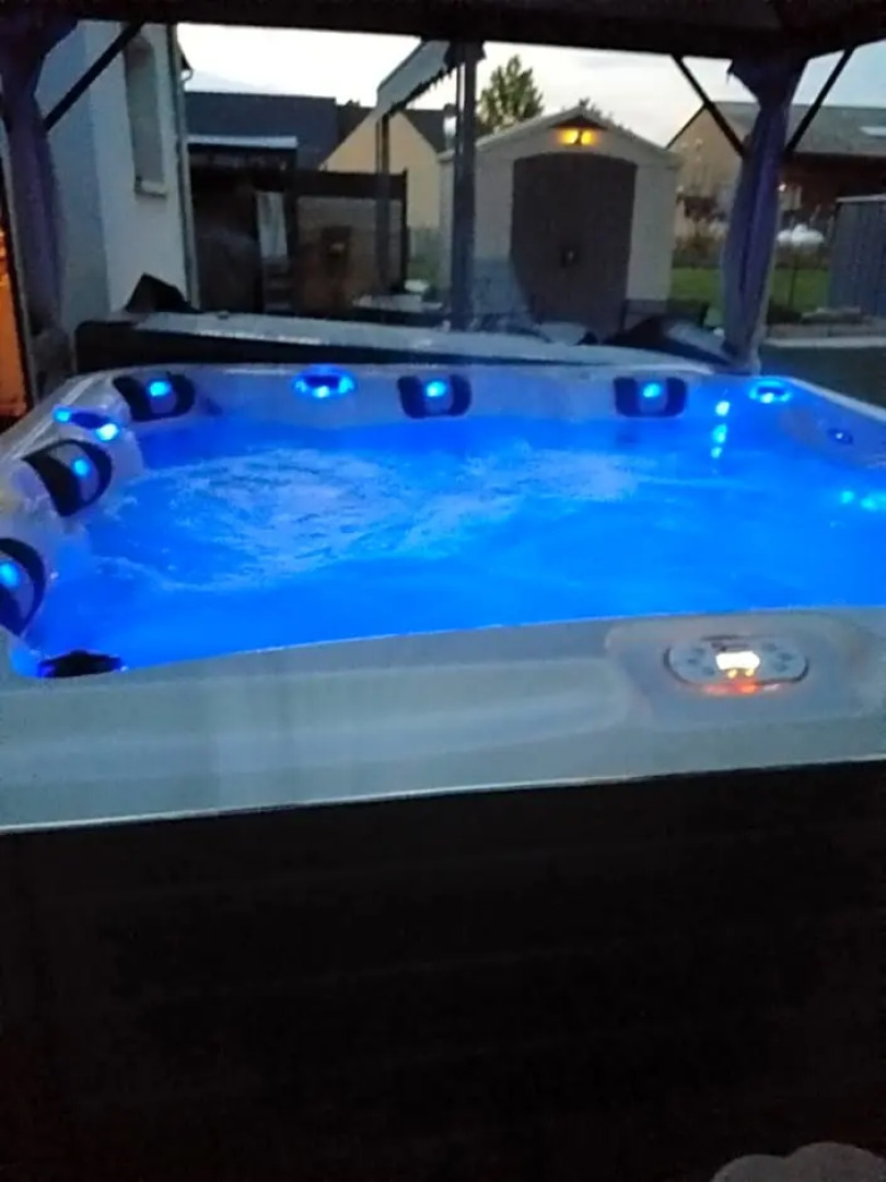 6bis Rue de la Boussaquiere St Broladre (Adults Only)