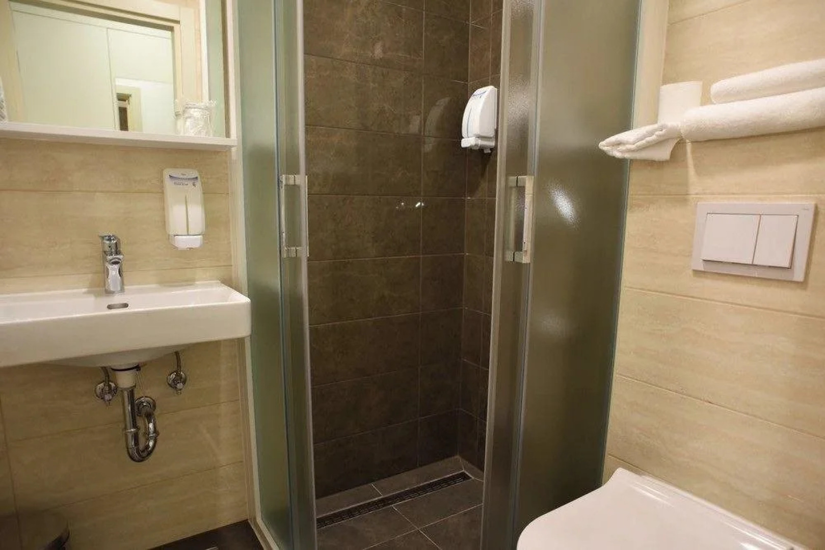 Santiny Hotel & Restaurant