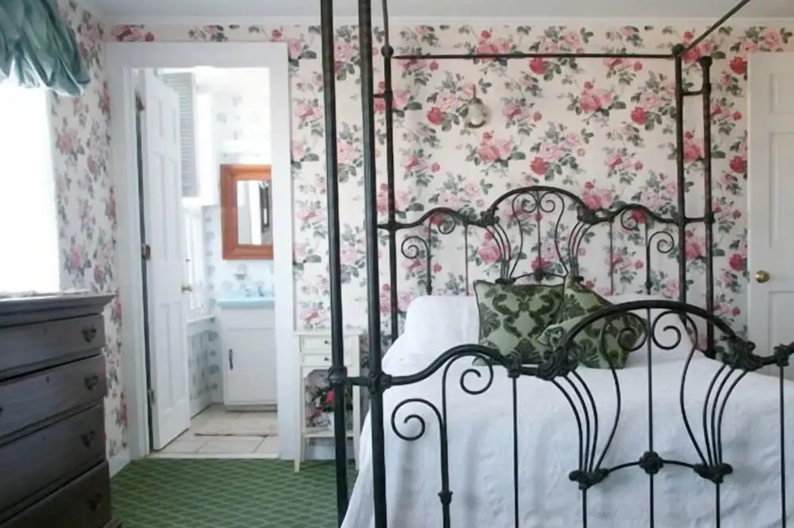 The Inn at Old Harbor