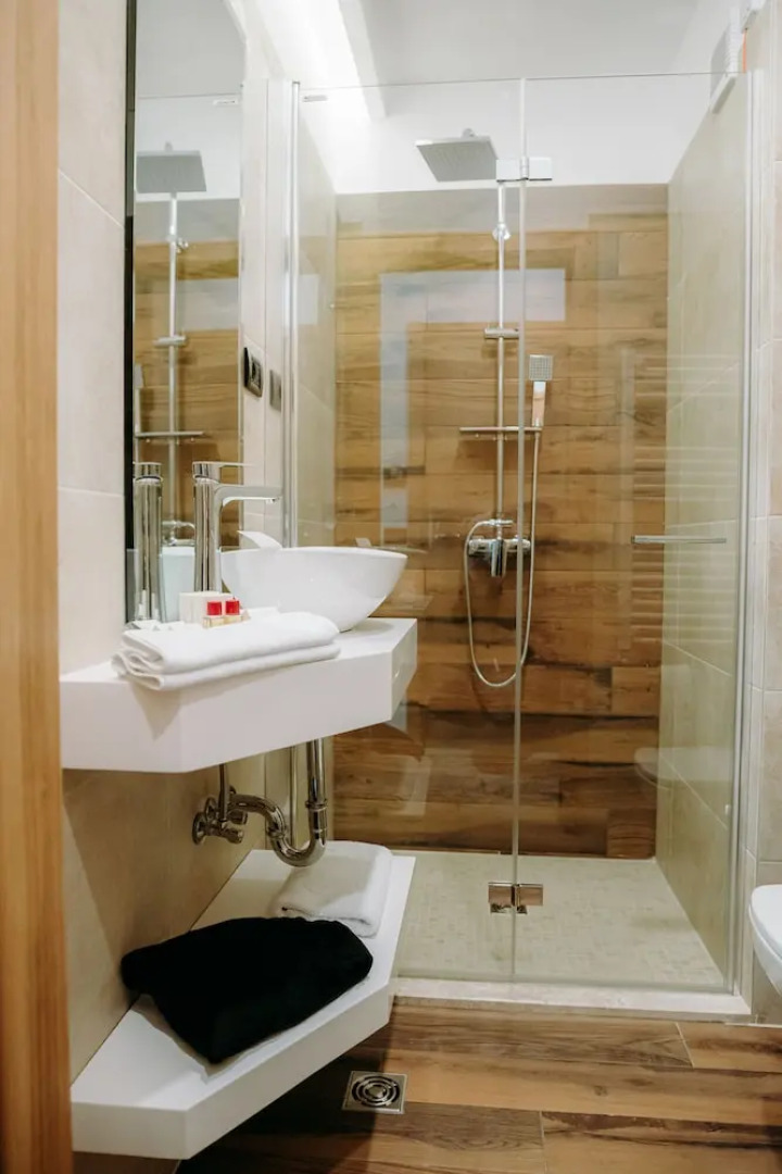 Grand View Hotel & Suites