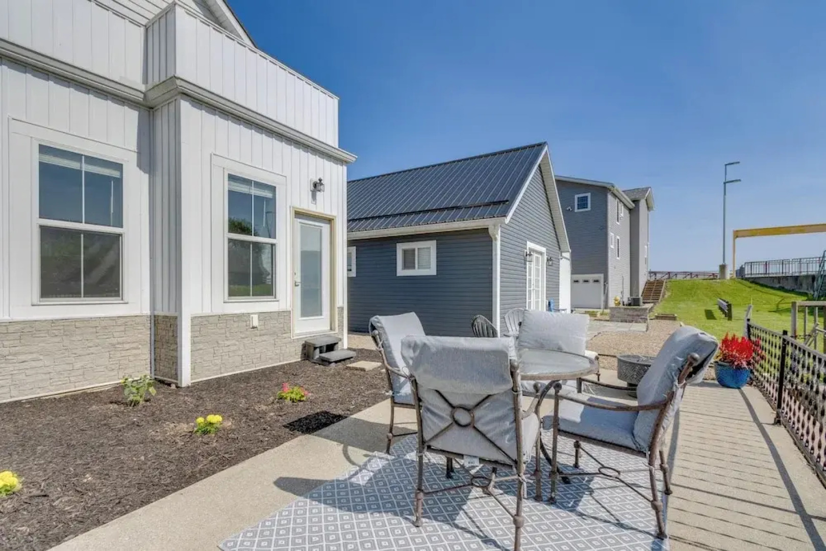 Steps to Buckeye Lake: Family-friendly Home