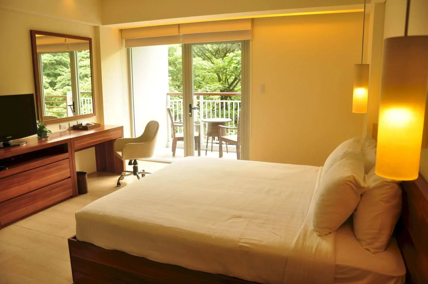 Pico Sands Hotel