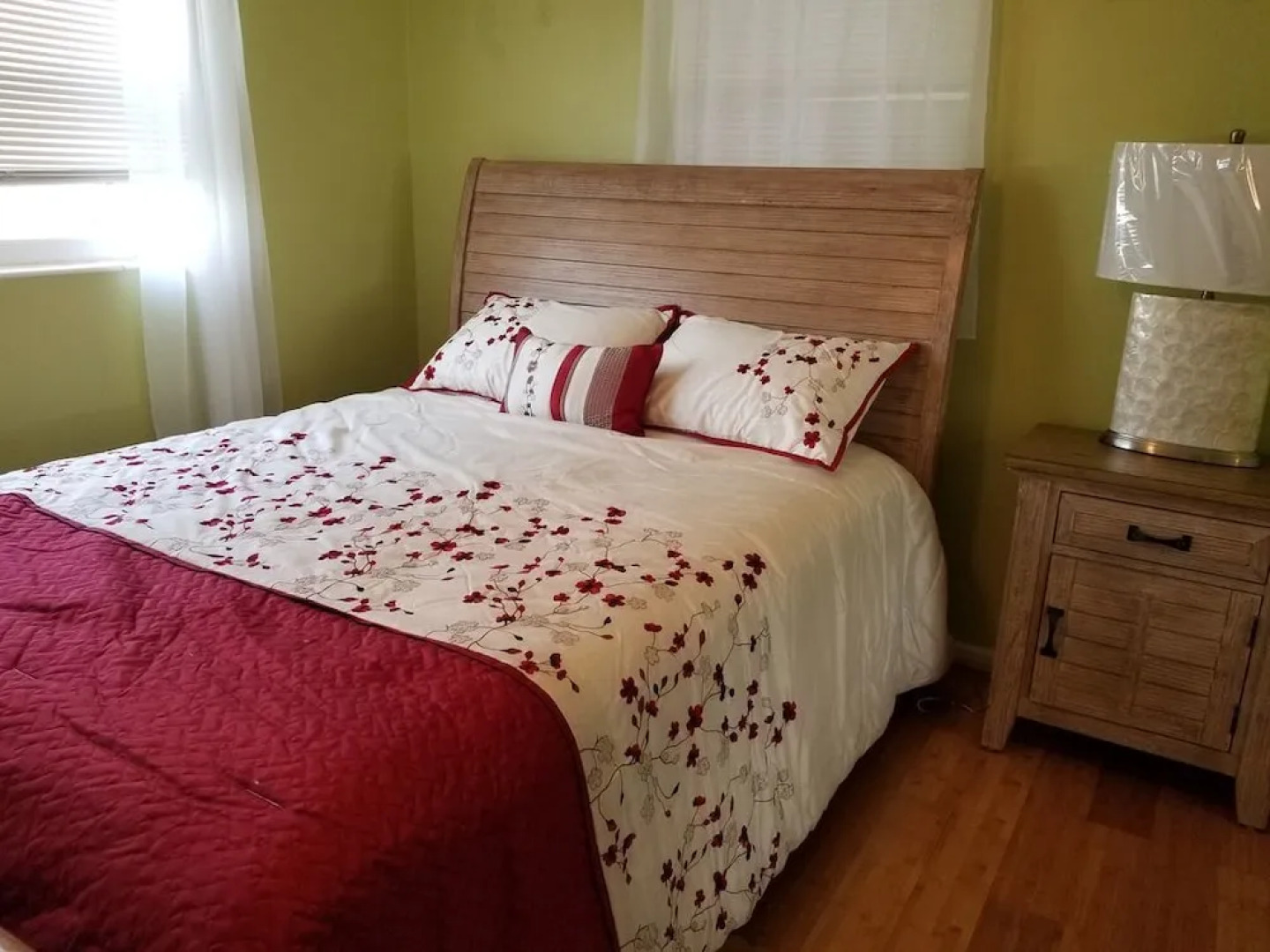 Newly Renovated Pool and Lake Dream Home