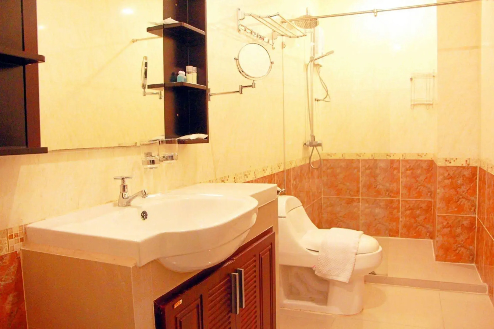 Royal Q&D Suites Hotel