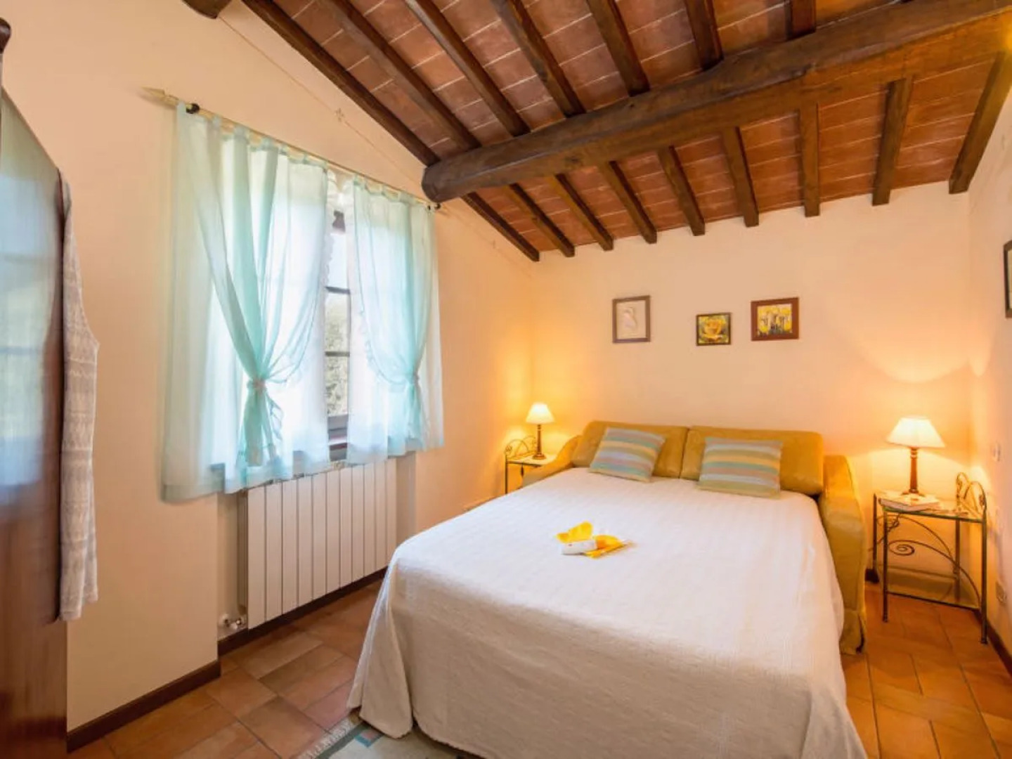 Hillside pretty Home 24411