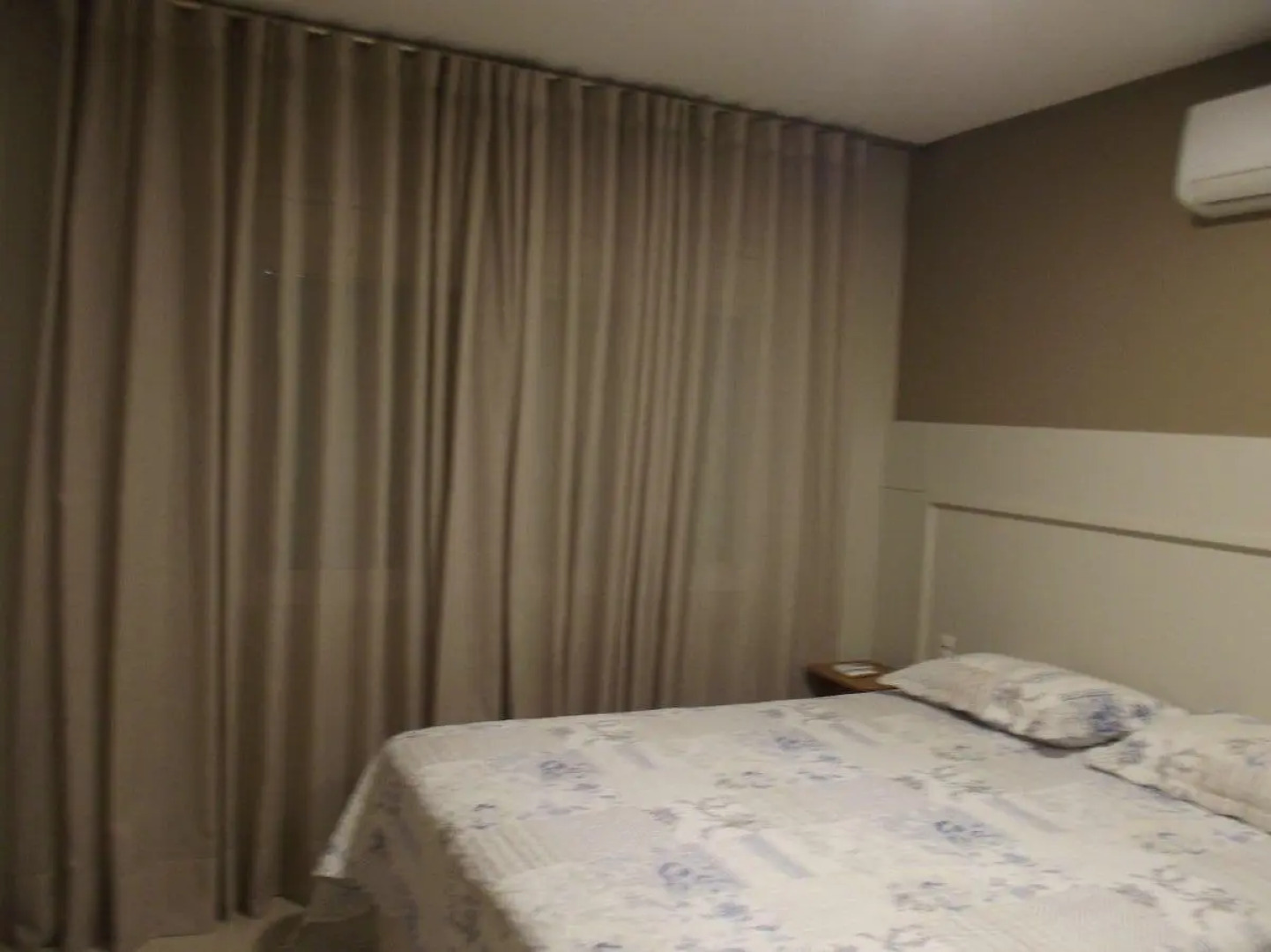 Cobertura com piscina aquecida/ Praia do Mariscal