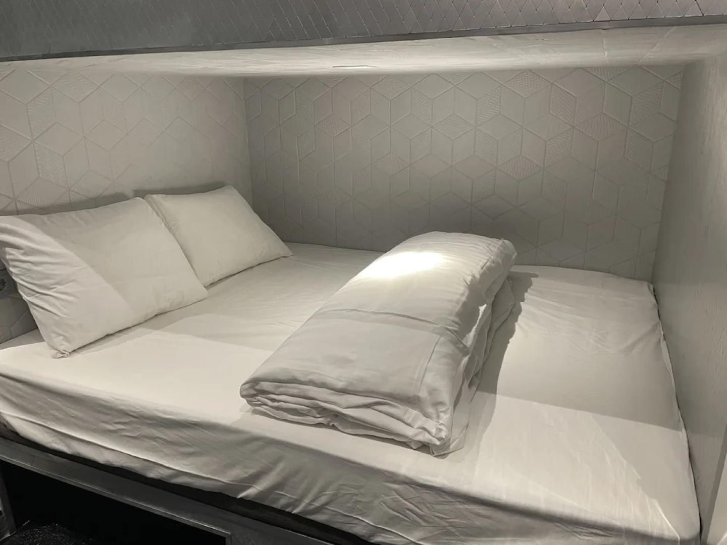 Diamond Capsule Hotel Amsterdam South