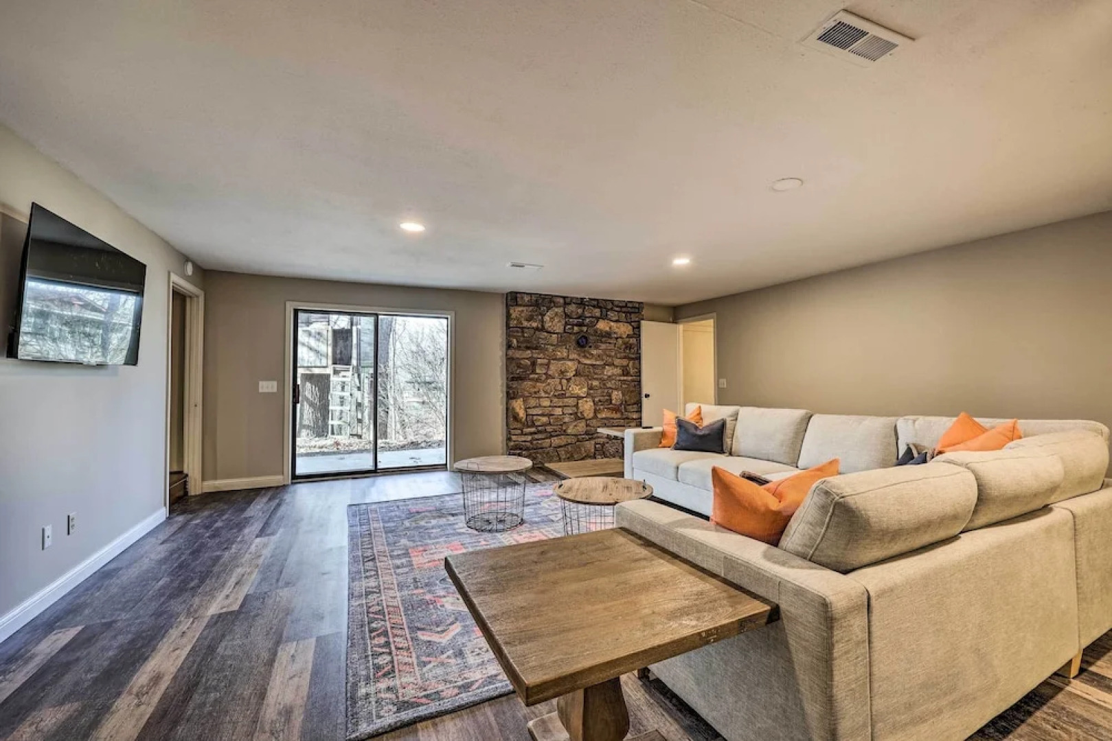 Spacious Bella Vista Home ~ 5 Mi to Lake!