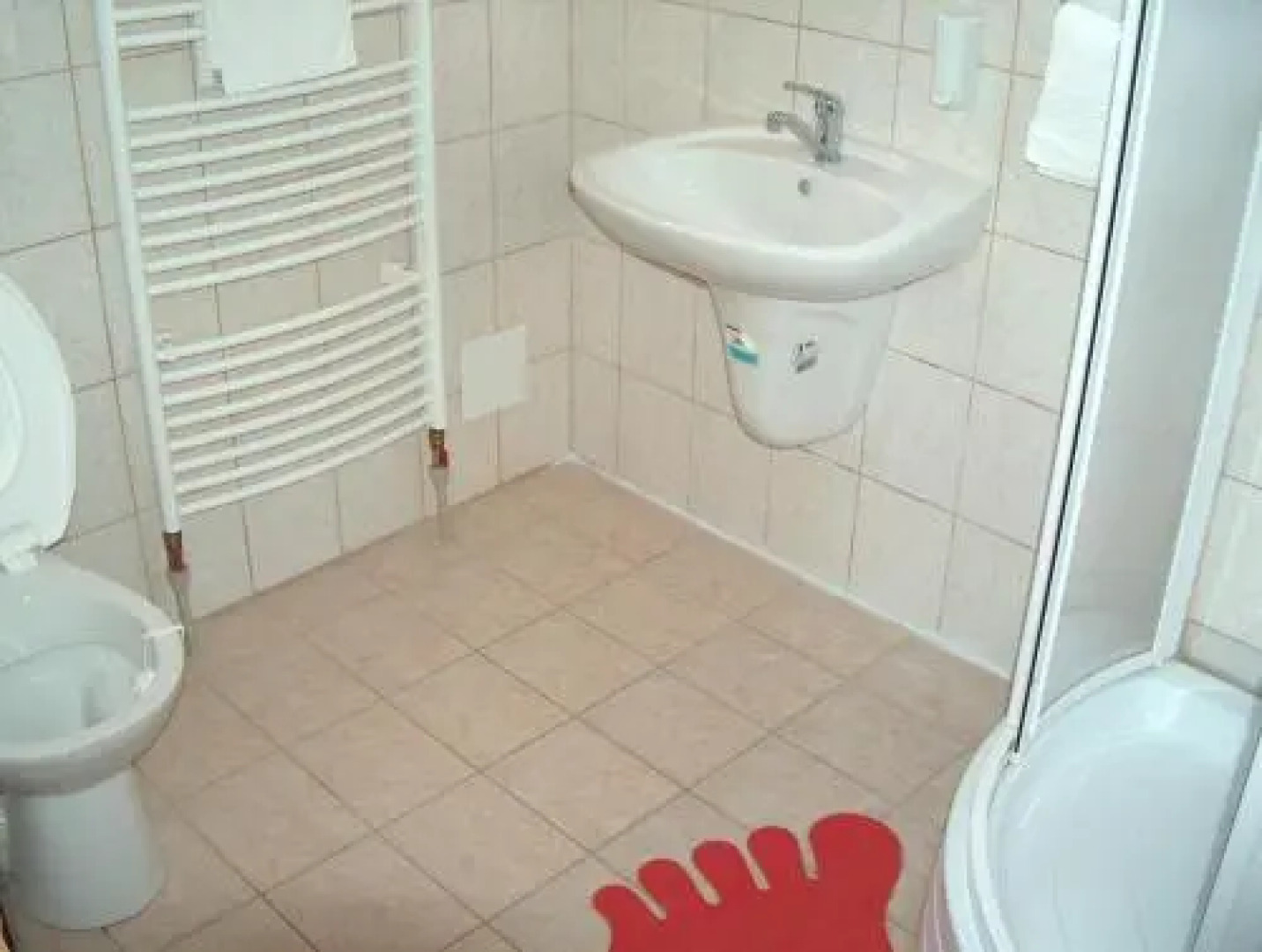 APÁLI Restaurant & Pension